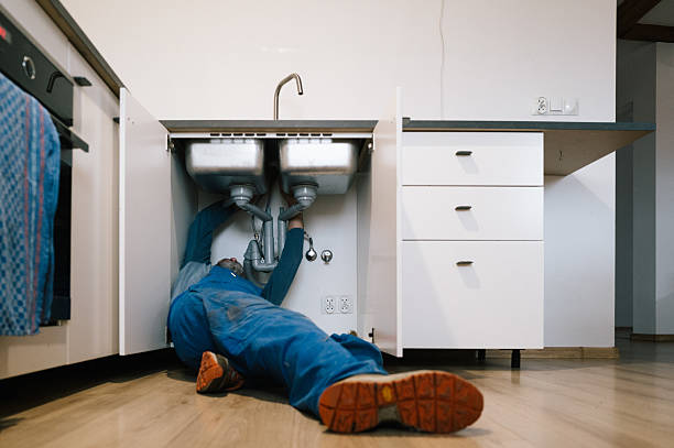 Professional Leak Detection technician working in Pahokee, FL